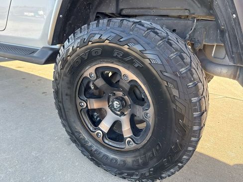 Used 2021 Jeep Gladiator Overland w/ Popular Equipment Package image 9