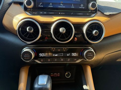 Used 2024 Nissan Sentra SV w/ SV Premium Package image 12