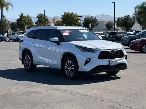 Used 2026 Toyota Highlander XLE AWD/4WD image 3