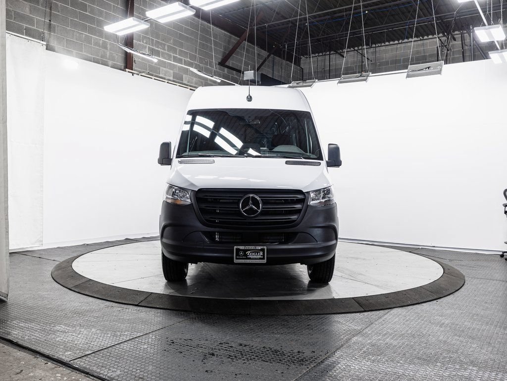 Used 2025 Mercedes-Benz Sprinter 2500 image 2