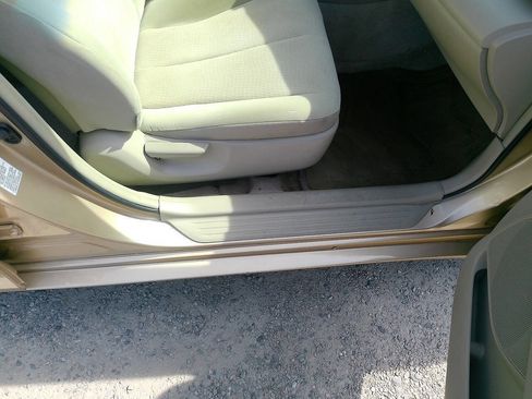 Used 2010 Toyota Camry LE FWD image 31