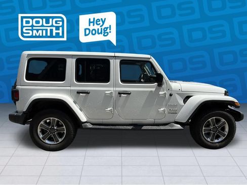 Used 2018 Jeep Wrangler Unlimited Sahara AWD/4WD image 5