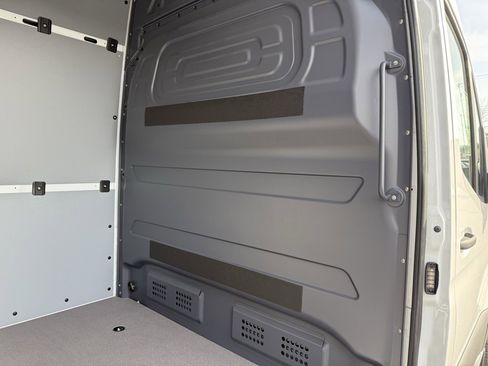 Used 2024 Mercedes-Benz Sprinter 3500 image 14