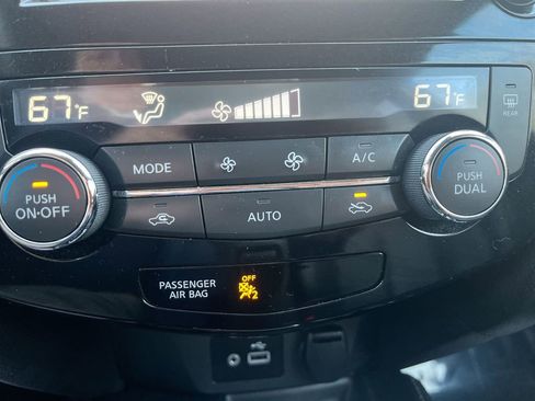 Used 2018 Nissan Rogue SL w/ Premium Package image 19