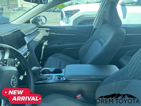 Used 2025 Toyota Camry LE FWD image 5