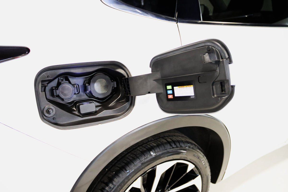 Used 2024 Mitsubishi Outlander 4WD Plug-In Hybrid image 10