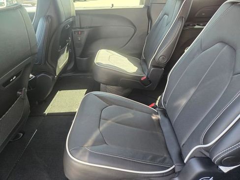 New 2027 Chrysler Pacifica Limited FWD image 8