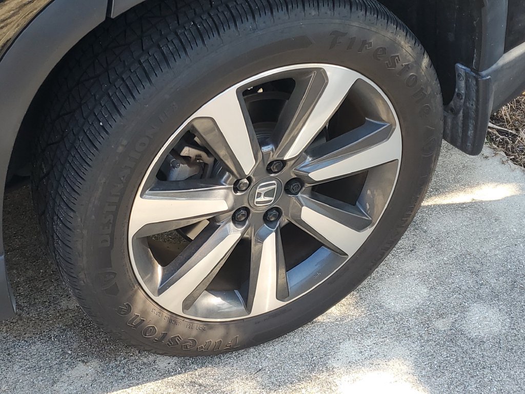 Used 2025 Honda Pilot Touring image 4