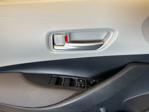 Used 2020 Toyota Corolla LE image 18