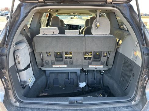 Used 2015 Toyota Sienna LE image 9