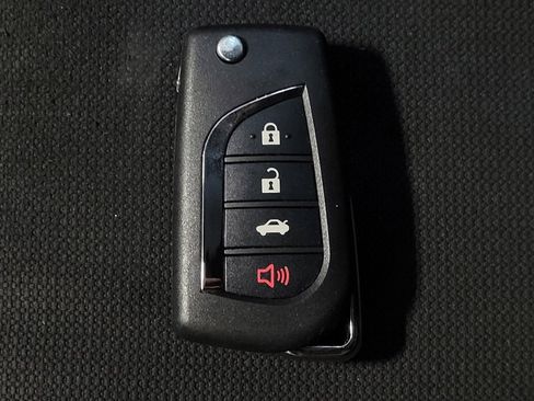 Used 2021 Toyota Corolla LE FWD image 32