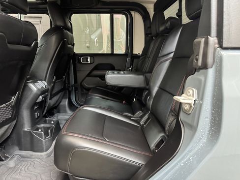 Used 2024 Jeep Gladiator Rubicon w/ Convenience Group image 16