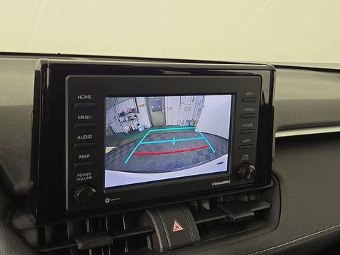 Used 2022 Toyota RAV4 LE image 18