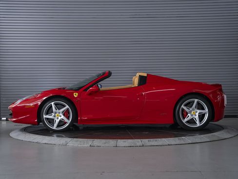 Used 2012 Ferrari 458 Spider RWD image 2