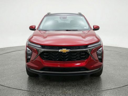 Used 2025 Chevrolet Trax LT w/ LT Convenience Package FWD image 2