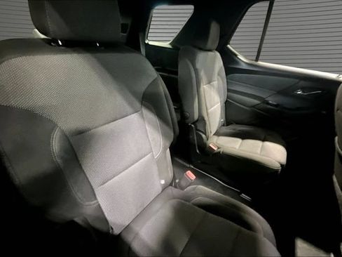Used 2023 Chevrolet Traverse LT FWD image 24