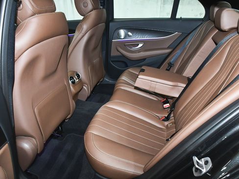 Used 2023 Mercedes-Benz E 350 4MATIC Sedan image 55