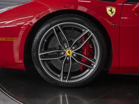 Used 2018 Ferrari 488 GTB RWD image 18