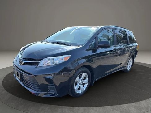 Used 2020 Toyota Sienna LE FWD image 1