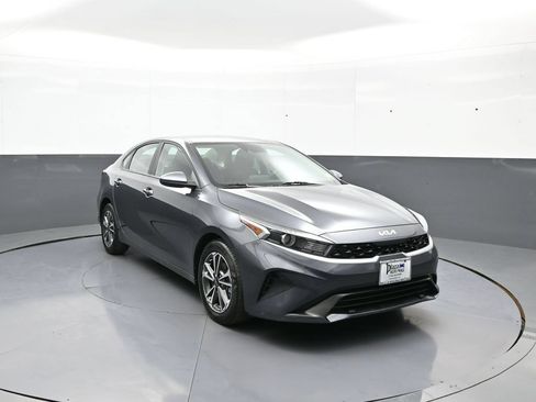 Certified 2024 Kia Forte LXS FWD image 3