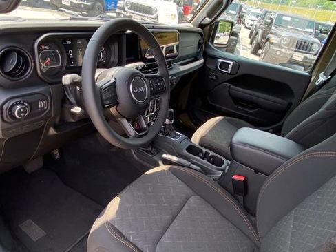 Used 2026 Jeep Gladiator Mojave AWD/4WD image 11