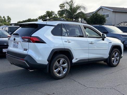 Certified 2020 Toyota RAV4 Limited AWD/4WD image 3