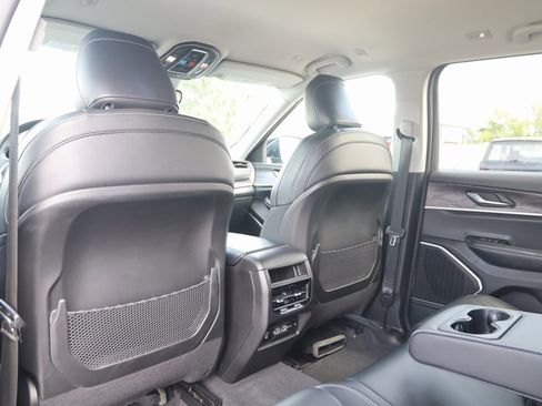 Used 2022 Jeep Grand Cherokee Limited image 66