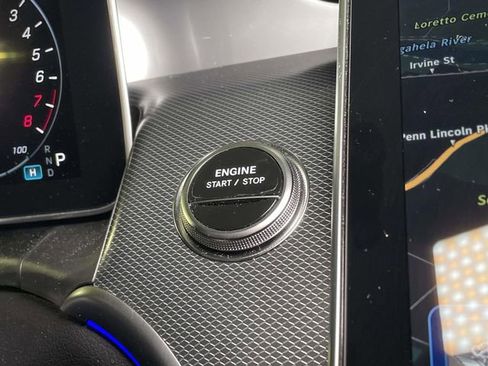 Used 2025 Mercedes-Benz GLC 350e 4MATIC image 33