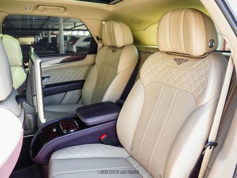 Used 2017 Bentley Bentayga image 57