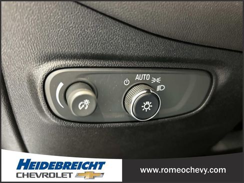 Used 2019 Chevrolet Equinox LT FWD image 29