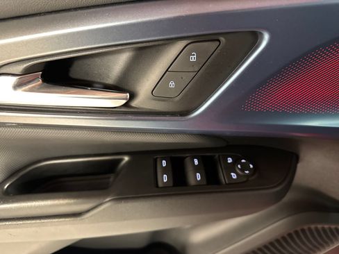 Used 2024 Chevrolet Equinox EV LT FWD image 18
