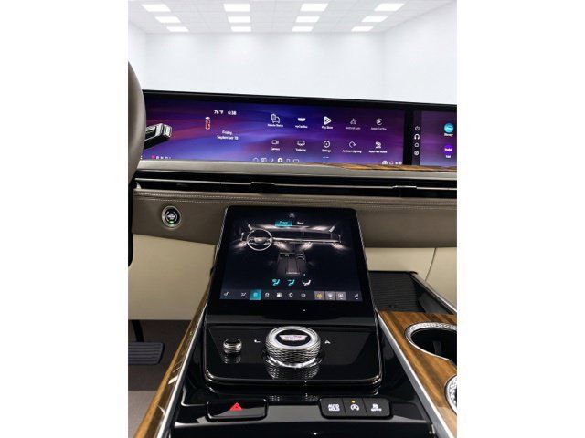 Used 2025 Cadillac Escalade Sport Platinum w/ LPO, Floor Liner Package AWD/4WD image 33