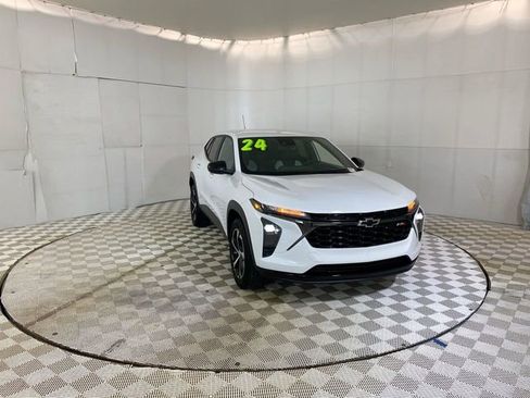 Used 2024 Chevrolet Trax RS w/ Driver Confidence Package FWD image 1