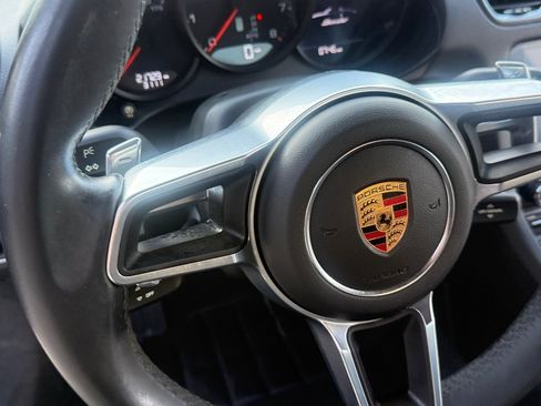 Used 2018 Porsche 718 Boxster RWD image 17