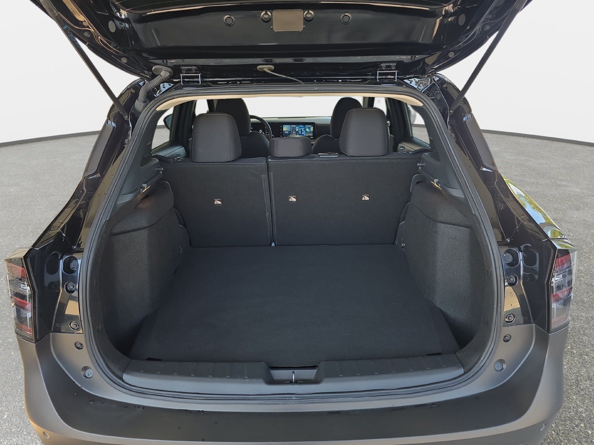 Used 2026 Nissan Kicks SV w/ SV Premium Package AWD/4WD image 12