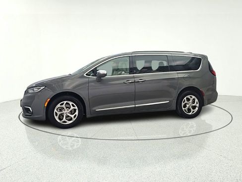 Used 2021 Chrysler Pacifica Limited w/ Premium & Safety Sphere Group AWD/4WD image 4