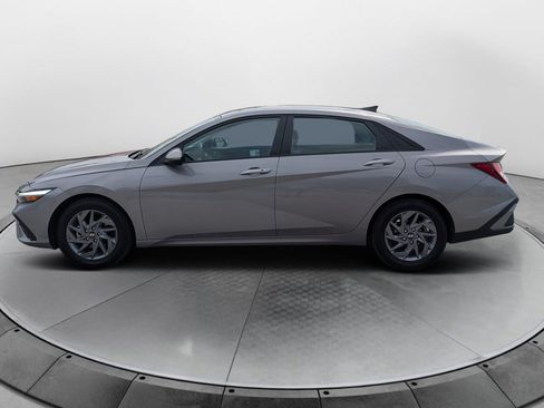 Used 2024 Hyundai Elantra SEL FWD image 6