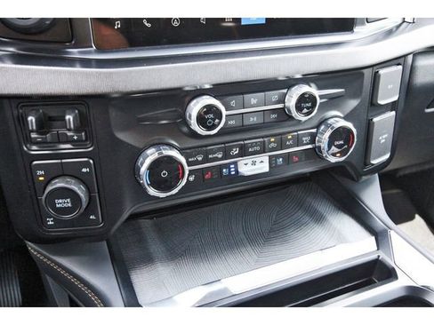 Used 2024 Ford F250 Platinum w/ FX4 Off-Road Package image 25