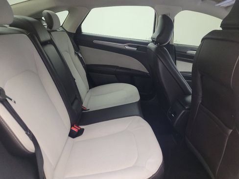 Used 2019 Ford Fusion SE w/ Equipment Group 151A FWD image 19