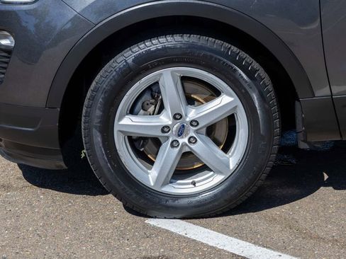 Used 2018 Ford Explorer XLT w/ Equipment Group 201A image 8