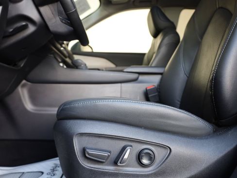 Used 2025 Toyota Grand Highlander AWD image 17