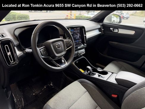 Used 2024 Volvo XC40 B5 Core image 17