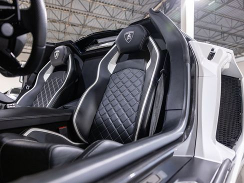 Used 2019 Lamborghini Aventador S image 44