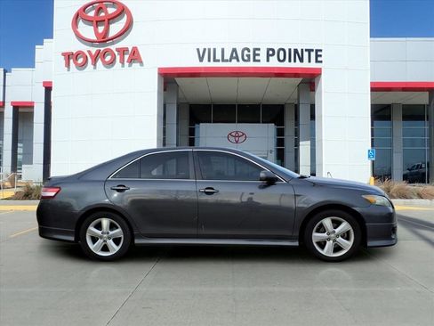 Used 2010 Toyota Camry SE image 4