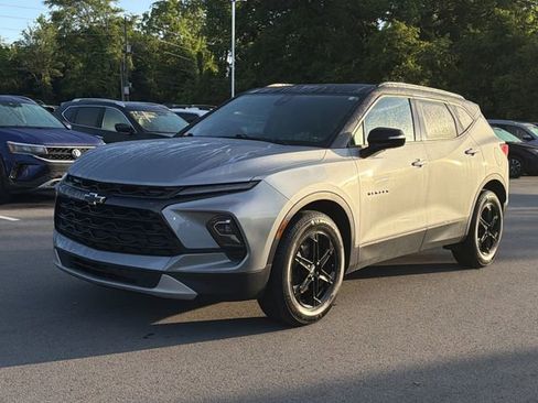 Used 2023 Chevrolet Blazer LT w/ Sound & Technology Package FWD image 13