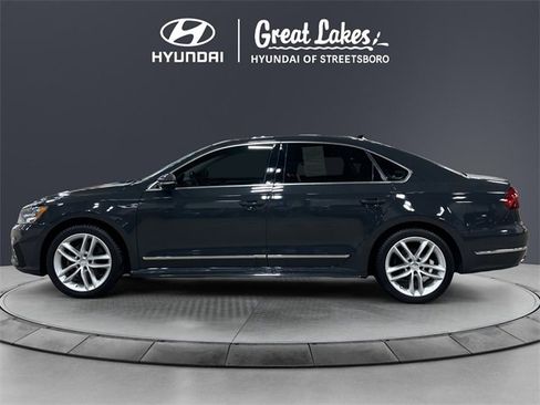 Used 2017 Volkswagen Passat 1.8T R-Line image 2