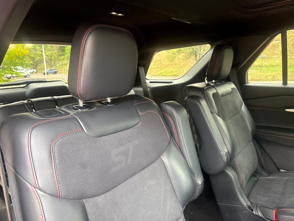 Used 2025 Ford Explorer ST AWD/4WD image 27