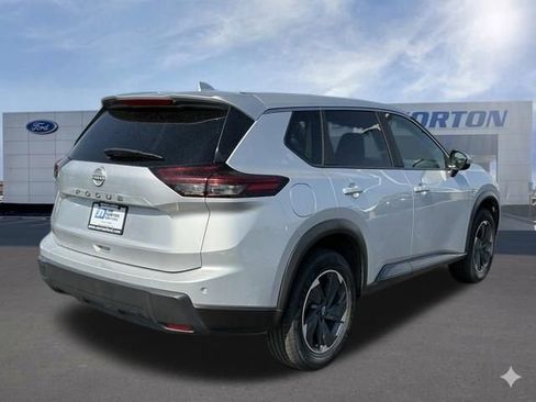 Used 2025 Nissan Rogue SV FWD image 4