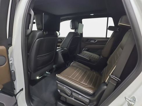 Used 2025 GMC Yukon Denali Ultimate AWD/4WD image 12