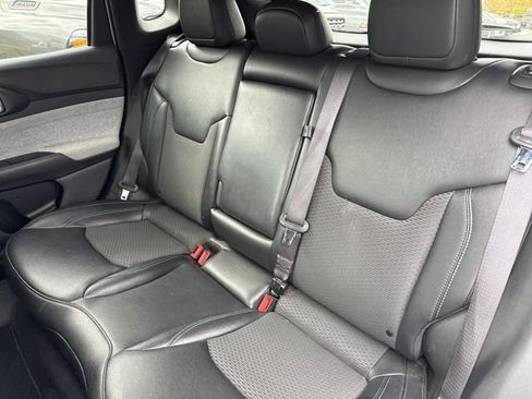 Used 2024 Jeep Compass Latitude AWD/4WD image 18